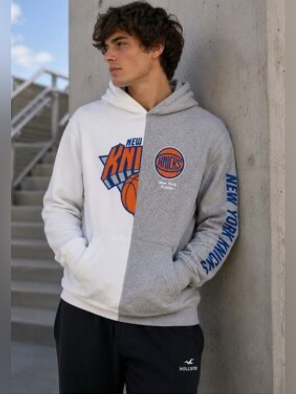 Hollister NBA New York Knicks hoodie w/split design. White & grey. Sz S